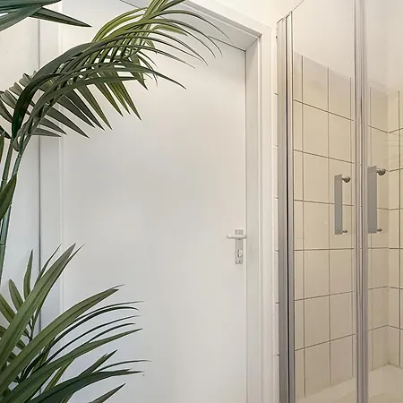 Private Escape Cinema Lounge Sleeps 17 Apartment