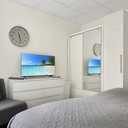 Private Escape Cinema Lounge Sleeps 17 * München