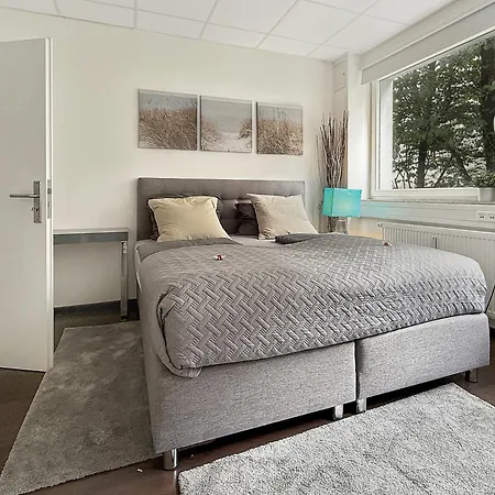 Private Escape Cinema Lounge Sleeps 17 Apartment *