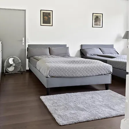 Private Escape Cinema Lounge Sleeps 17 * München