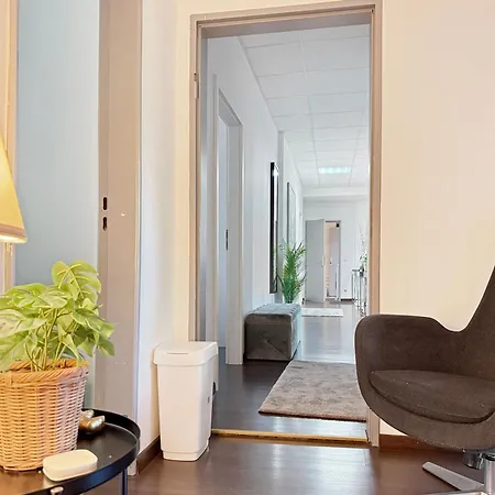 Private Escape Cinema Lounge Sleeps 17 München