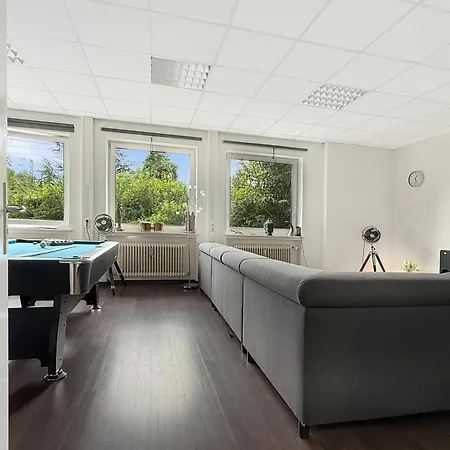 Private Escape Cinema Lounge Sleeps 17 * München